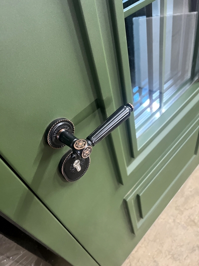 Новинка в сентябре: термодверь с металлобагетом и тонированным стеклопакетом